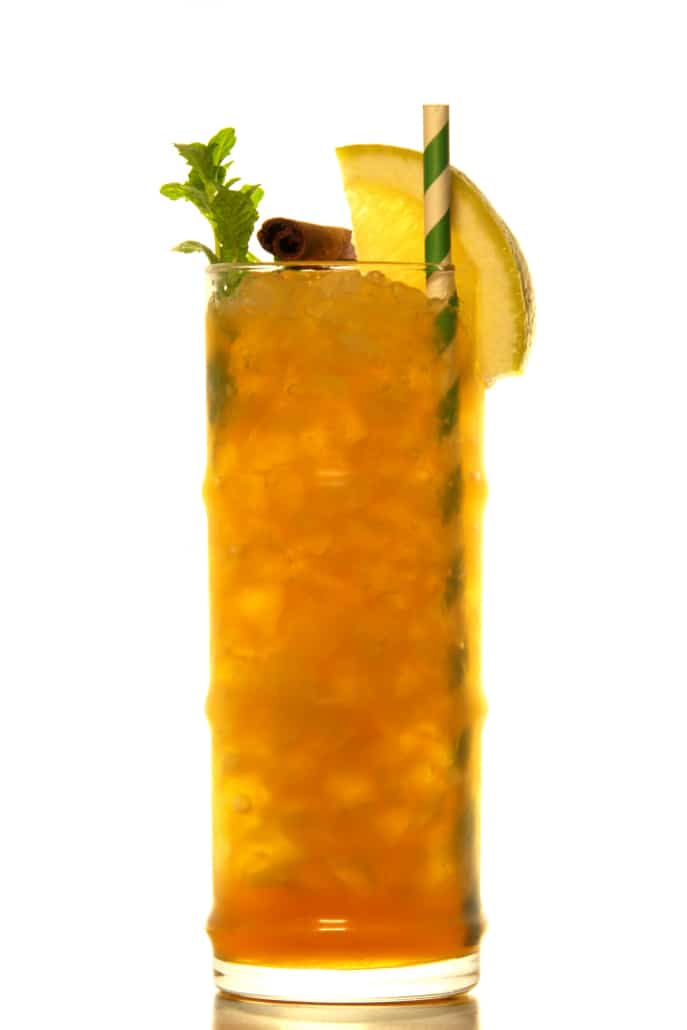 Zombi Cocktail Rezept, Photo by Von © Matthias Friedlein (www.augustine-bar.de), CC BY-SA 4.0, https://commons.wikimedia.org/w/index.php?curid=41778898